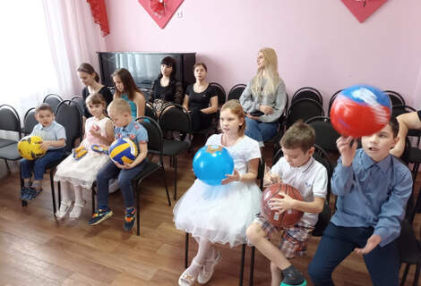Воспитанников социально-реабилитационного центра поздравили с грядущим праздником