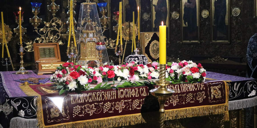 Чины выноса и погребения Святой Плащаницы